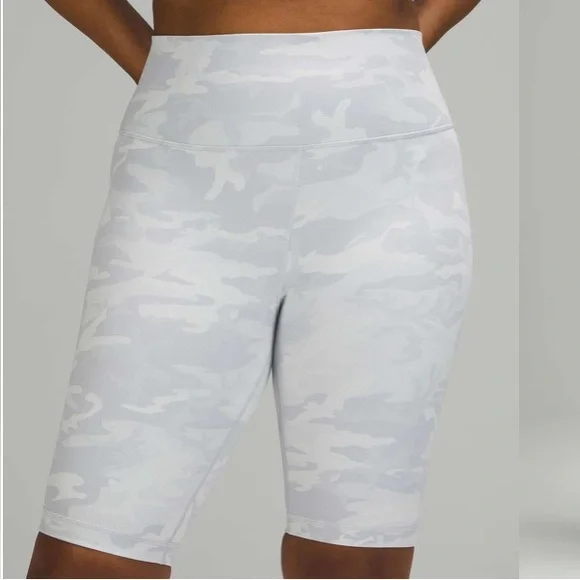 Lululemon Wunder Under Ribbed Biker Shorts  ~ Size 4 - Picture 2 of 9